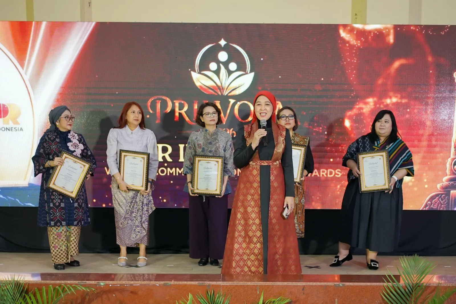 Dr. Emilia Bassar, M.Si. Raih PRIWOLA 2026, Tegaskan Pentingnya Kepemimpinan Komunikasi